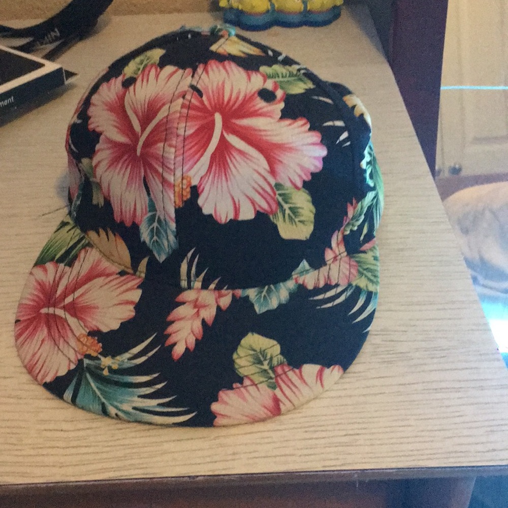 Snap back hat
